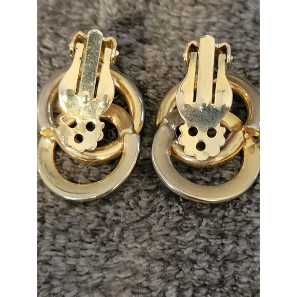 Gold Swirl Clip on Earrings - Picture 3 of 4